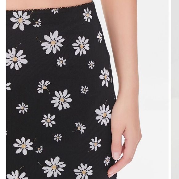 Forever 21 Mesh Floral Print Lettuce-Edge Skirt - Picture 3 of 6